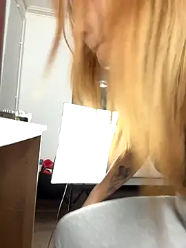 MiaKiittyy online show from 4, 11, 2025