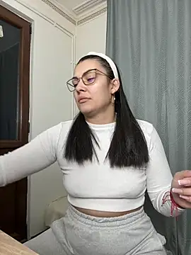 Snapshot of MiaKiittyy chatting on 28, 2, 2026 MiaKiittyy online show from 28, 2, 2026