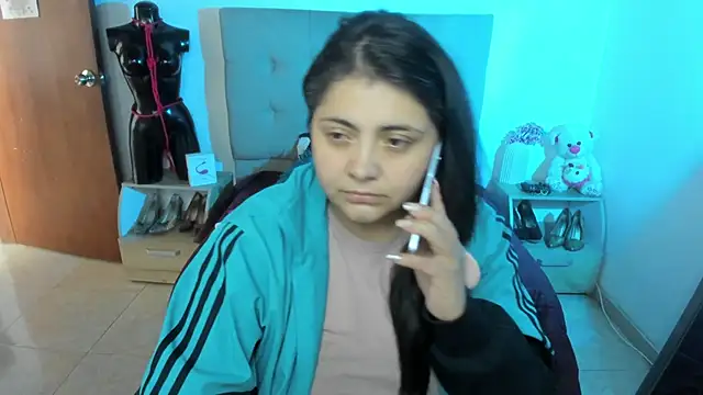 TifanyAmazinng online show from 15, 12, 2025