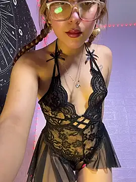 ZeziGamingg online show from 18, 2, 2026