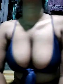 Snapshot of BerryOnFire chatting on 6, 11, 2025 BerryOnFire online show from 6, 11, 2025