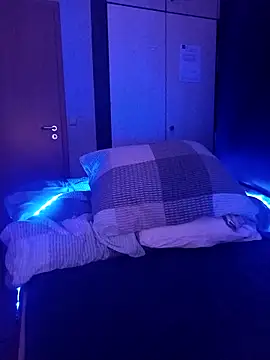 Teufel-in-weiss online show from 10, 2, 2026