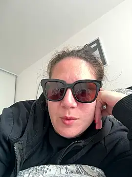 Snapshot of melanie75020 chatting on 7, 1, 2026 melanie75020 online show from 7, 1, 2026