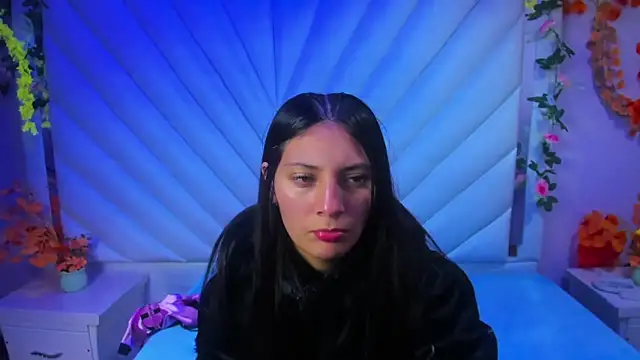  Luna Bennett online show from 8, 11, 2025