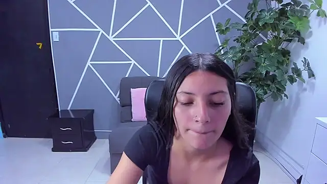  Luna Bennett online show from 24, 2, 2026