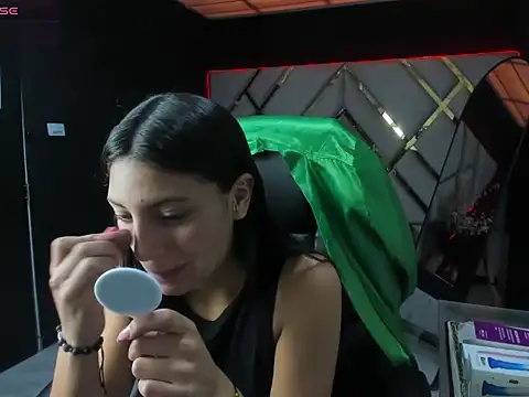  Luna Bennett online show from 4, 7, 2026