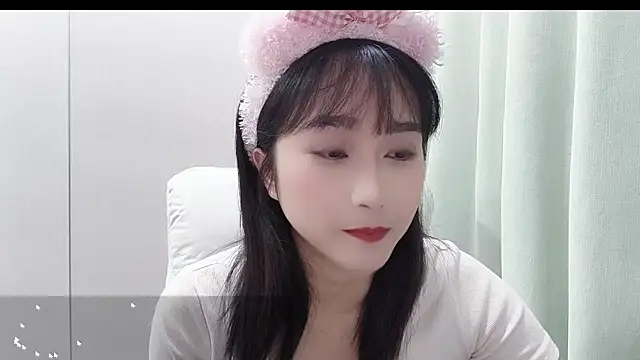 Snapshot of Honeysexy-1 chatting on 20, 10, 2025 Honeysexy-1 online show from 20, 10, 2025