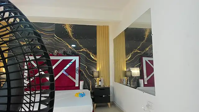 VioletRose as online show from 30, 10, 2025