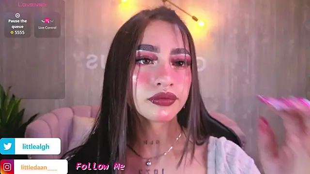 Abril Velvet a  online show from 12, 11, 2025