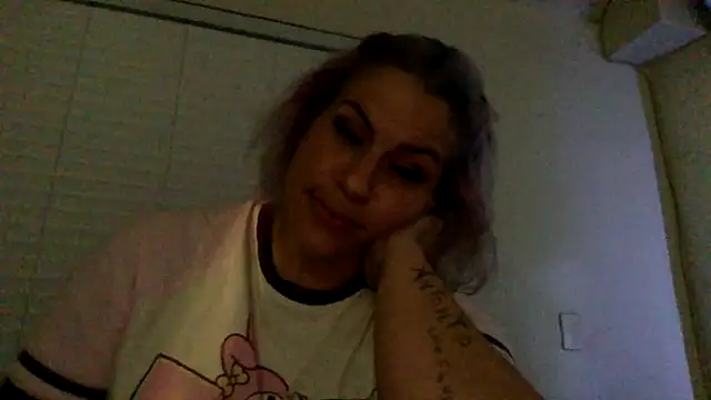 Snapshot of toomuchofafreak chatting on 29, 10, 2025 toomuchofafreak online show from 29, 10, 2025