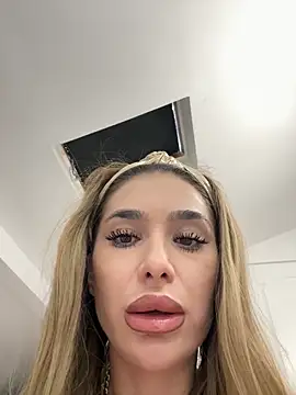 KaseyQuinn  online show from 9, 10, 2025