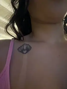 ReinaChloe online show from 23, 10, 2025