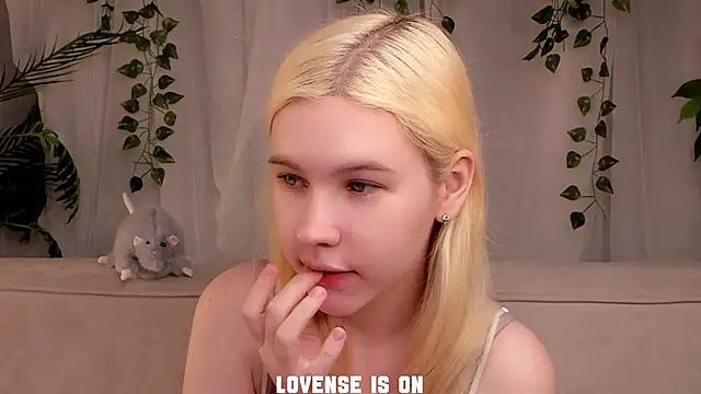 ElizSpieth online show from 13, 11, 2025