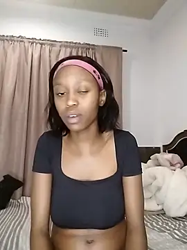 Snapshot of LonelyQueenxx25 chatting on 29, 9, 2025 LonelyQueenxx25 online show from 29, 9, 2025