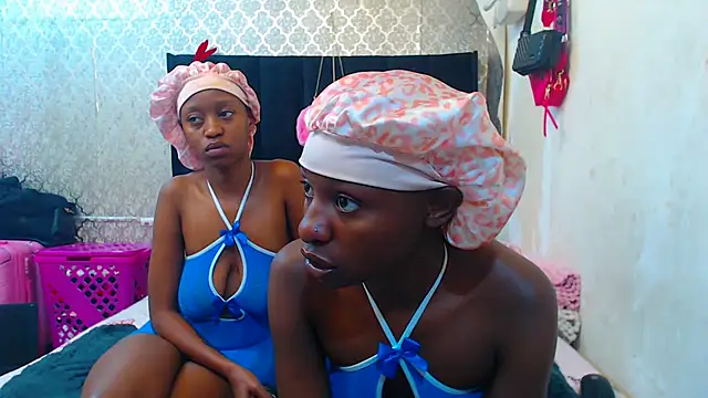 Snapshot of LonelyQueenxx25 chatting on 28, 11, 2025 LonelyQueenxx25 online show from 28, 11, 2025