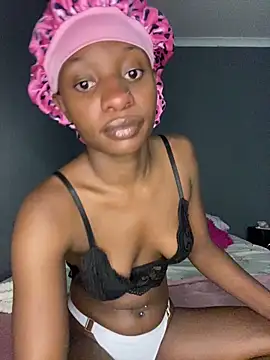 Snapshot of LonelyQueenxx25 chatting on 1, 2, 2026 LonelyQueenxx25 online show from 1, 2, 2026