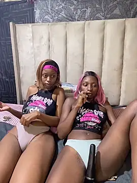 LonelyQueenxx25 online show from 26, 3, 2026