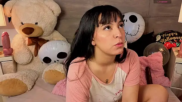 Snapshot of MeganAdamms chatting on 17, 10, 2025 MeganAdamms online show from 17, 10, 2025