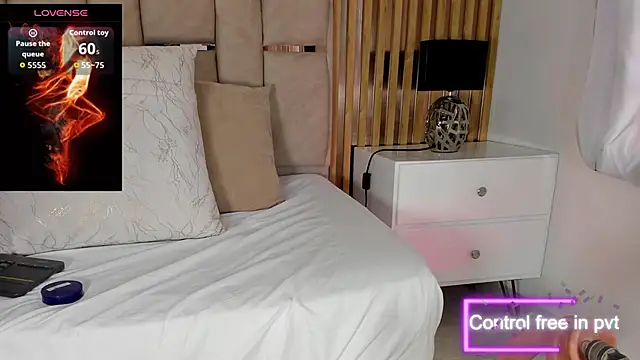 Luna Naughty1 online show from 25, 9, 2025