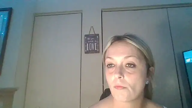 Snapshot of Candykissesxoxo chatting on 11, 10, 2025 Candykissesxoxo online show from 11, 10, 2025