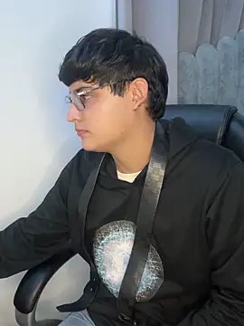 yesitwink  online show from 23, 4, 2026