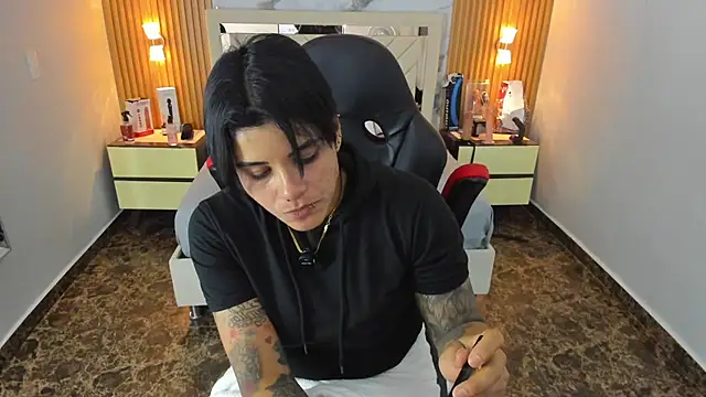 KAROLLJONES1 online show from 13, 12, 2025