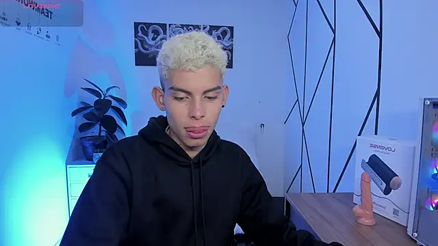 Room 69x online show from 15, 12, 2025