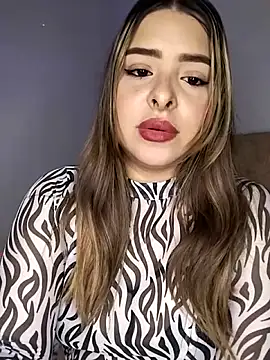 Nahomy cm online show from 8, 4, 2026