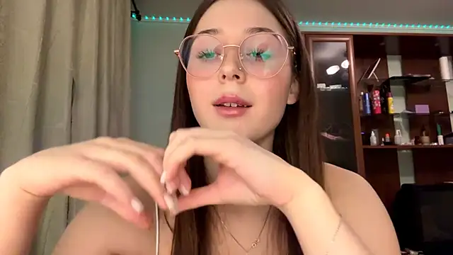 Adel strongwoman online show from 13, 12, 2025