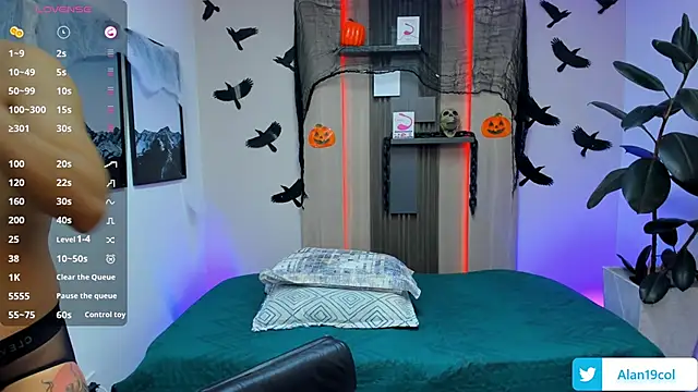 Snapshot of alan_nd_kevin chatting on 28, 10, 2025 alan nd kevin online show from 28, 10, 2025