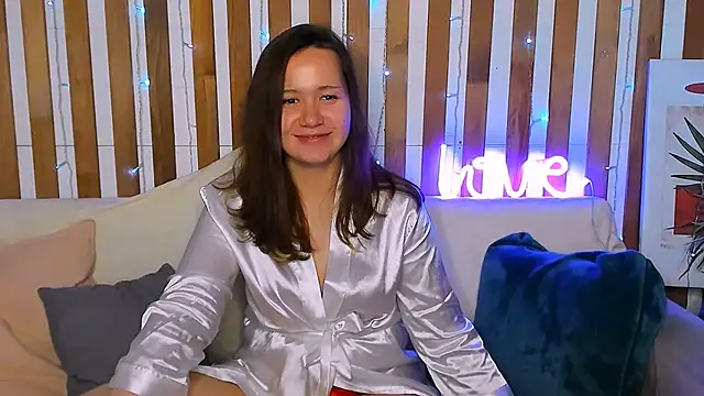 Snapshot of Laura_Ellinss chatting on 2, 10, 2025 Laura Ellinss online show from 2, 10, 2025