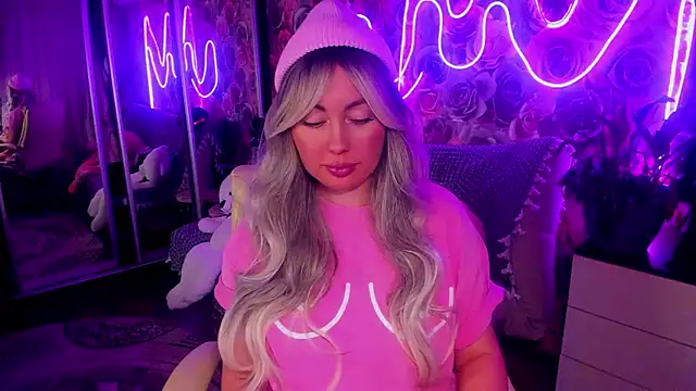 Snapshot of Ninaabyanka chatting on 17, 10, 2025 Ninaabyanka online show from 17, 10, 2025