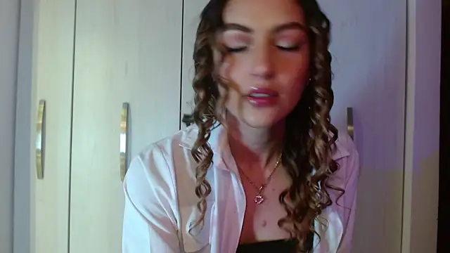 Snapshot of Ayleen_m chatting on 28, 5, 2026 Ayleen m online show from 28, 5, 2026