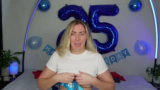 Snapshot of louiseberkeley chatting on 7, 11, 2025 louiseberkeley online show from 7, 11, 2025