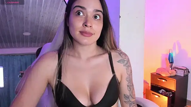 MiaVillalobos online show from 27, 5, 2026