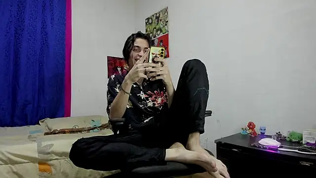 Snapshot of golden_ryyan chatting on 30, 11, 2025 golden ryyan online show from 30, 11, 2025