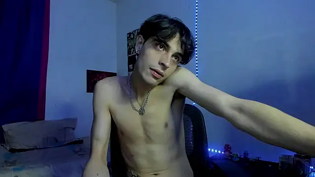 Snapshot of golden_ryyan chatting on 3, 12, 2025 golden ryyan online show from 3, 12, 2025