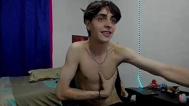 Snapshot of golden_ryyan chatting on 15, 12, 2025 golden ryyan online show from 15, 12, 2025