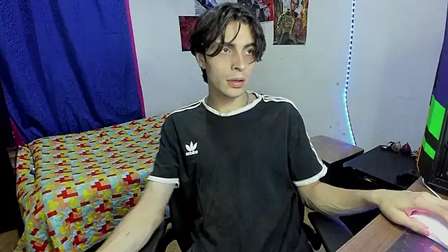 Snapshot of golden_ryyan chatting on 4, 2, 2026 golden ryyan online show from 4, 2, 2026