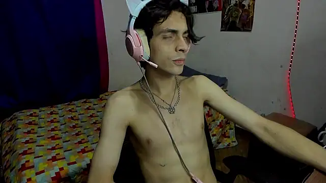 Snapshot of golden_ryyan chatting on 8, 2, 2026 golden ryyan online show from 8, 2, 2026