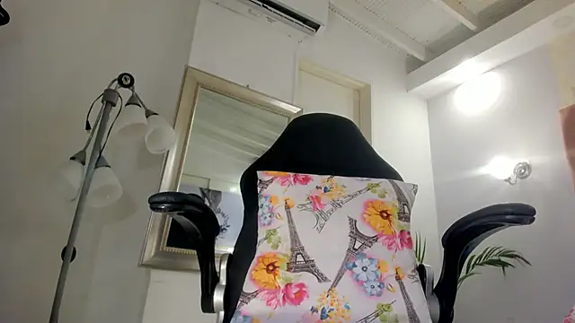 aishathornee online show from 1, 4, 2026