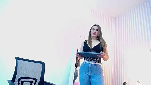 ViictoriaJones  online show from 8, 10, 2025