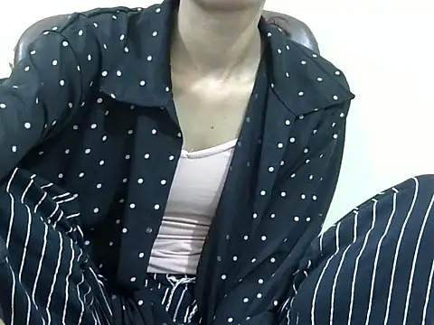 smallcuute online show from 9, 11, 2025