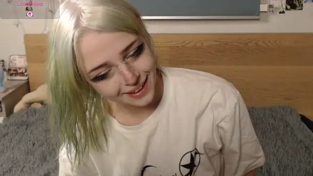 Snapshot of triplebakaaa chatting on 14, 11, 2025 triplebakaaa online show from 14, 11, 2025