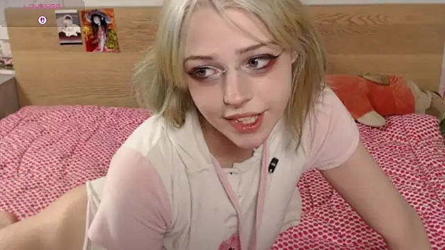 Snapshot of triplebakaaa chatting on 22, 11, 2025 triplebakaaa online show from 22, 11, 2025