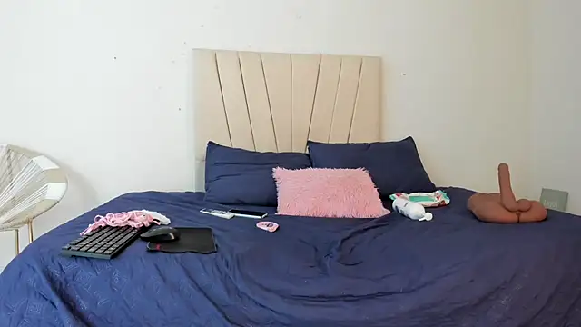  Miaa khalifa  online show from 4, 4, 2026