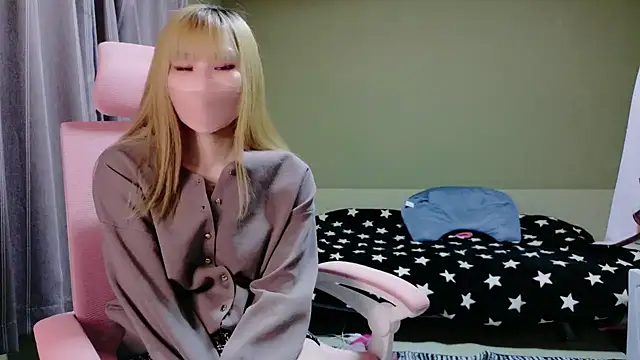 Snapshot of miyu0002 chatting on 4, 11, 2025 miyu0002 online show from 4, 11, 2025