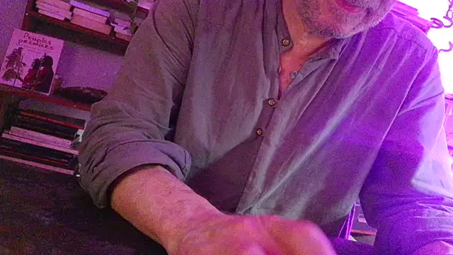 Snapshot of yvanbonar chatting on 19, 10, 2025 yvanbonar online show from 19, 10, 2025