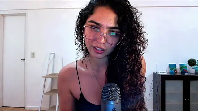 Snapshot of Ariagal chatting on 10, 10, 2025 Ariagal online show from 10, 10, 2025