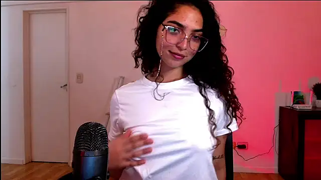 Snapshot of Ariagal chatting on 15, 10, 2025 Ariagal online show from 15, 10, 2025